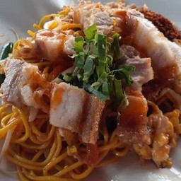 ผัดไทยหมูกรอบ