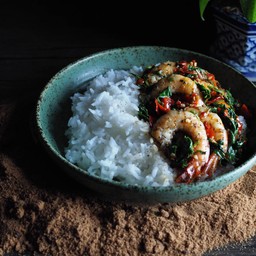 ข้าวกะเพรากุ้ง