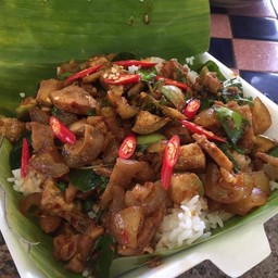 ผัดเผ็ดหมุป่าหน้าเบิ้ม