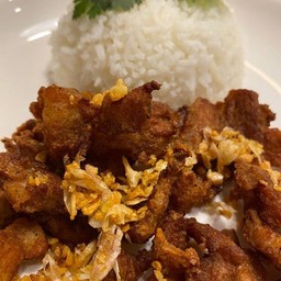 ข้าวหมูทอดกระเทียม