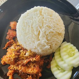 ข้าวหน้าไก่ทอดเกลือ