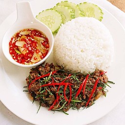 ข้าวเนื้อสับผัดกะปิสะเร็น (ข้าวหอมมะลิสุรินทร์)