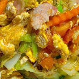 ผัดวุ้นเส้นราดข้าว