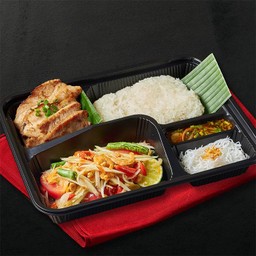 เบนโตะส้มตำ+หมูย่างแจ่วหอม