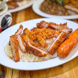 ข้าวหมูทอด+ไส้กรอกหนังกรอบจัมโบ้