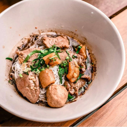 ก๋วยเตี๋ยวต้มยำ - หมู