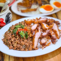 ข้าวหมูสามชั้นทอด + กระเพราหมูสับ