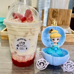 สตอเบอรี่นมสด