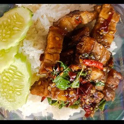 ข้าวกะเพราหมูกรอบ