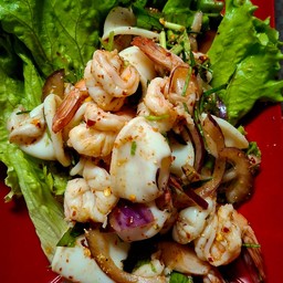ลาบกุ้งกับปลาหมึก