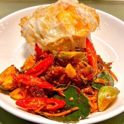 ผัดเผ็ดปลาดุก+ไข่ดาว ราดข้าว