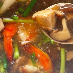 เห็ดหอมกุ้งน้ำแดง