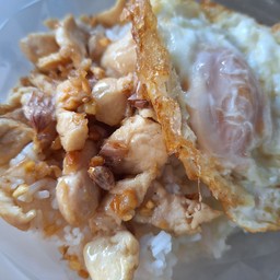 ข้าวไก่ทอดกระเทียม