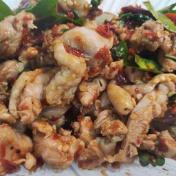 ผัดเผ็ดไก่ใบยี่หร่า