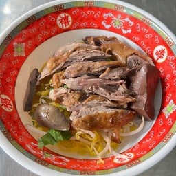 ก๋วยเตี๋ยวเป็ดพะโล้แห้งพิเศษ