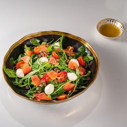 Smoked Salmon & Mozzarella Salad