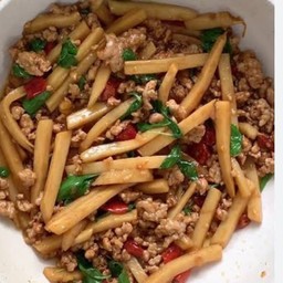 ข้าวผัดกระเพราหน่อไม้