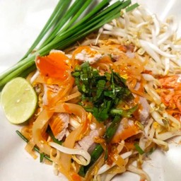 ผัดไทยหมูหมัก
