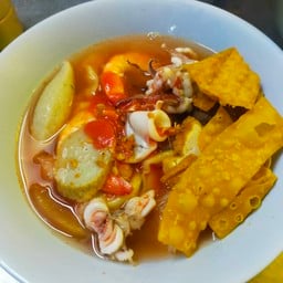 ตาบุญ ๒ บะหมี่เกี๊ยวปูหมูแดง (Ta Bun 2 Baa Mee Gyo Pu Moo Dang)