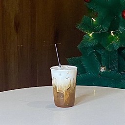 Americano shake with meple syrup & milk cream topping