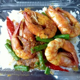 ข้าวราดเครื่องแกงกุ้ง