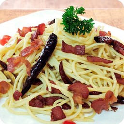 สปาเกตตีกระเทียมพริกแห้ง