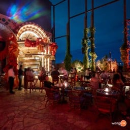 ตัวร้านตั้งอยู่บนรูฟท็อปชั้น 29 โรงแรม Movenpick เอกมัย ทำให้โปร่ง โล่งสบาย
 