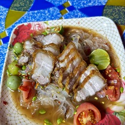 ตำเส้นเล็กหมูกรอบ