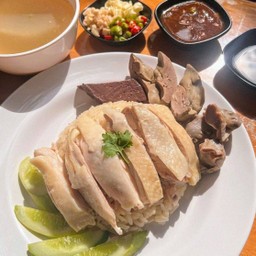 ข้าวมันไก่ น้าแหวง2(พิเศษ)