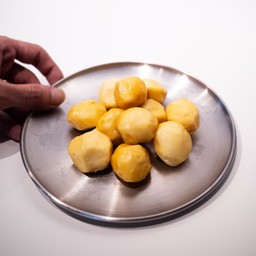 ลูกชิ้นเต้าหู้หมู  (80g) C16