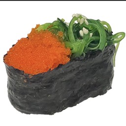 ซูชิไข่กุ้งยำสาหร่าย