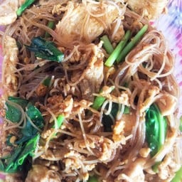 เส้นหมี่ผัดซีอิ๊วไก่
