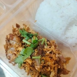 ข้าวหมูทอด ฮักกระเทียม