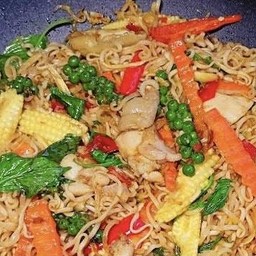 มาม่าผัดฉ่าไก่