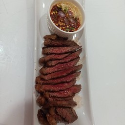 เนื้อพิคานญ่า น้ำจิ้มแจ่วอร่อยมาก