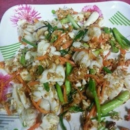ปลาหมึกผัดไข่เค็ม