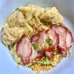 บะหมี่เป๊าะเส้นแบนเกี๊ยวหมูแดง แห้ง