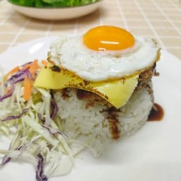 ข้าวหน้าหมูแฮมเบิร์กชุดใหญ่