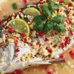 ปลากระพงนึ่งมะนาว(ปลาเป็นยกตัว)