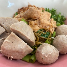 ก๋วยเตี๋ยวคลุก ลูกชิ้นยักษ์