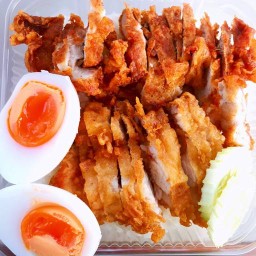 ครัวใบเงิน ข้าวหมูทอด ข้าวมันไก่ สุกี้&แจ่วฮ้อน ตลาดทีการ์เด้น