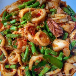 ผัดพริกแกงทะเล (กับข้าว)