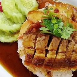 ข้าวหมูแดง + หมูกรอบ