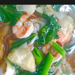 ราดหน้าทะเล