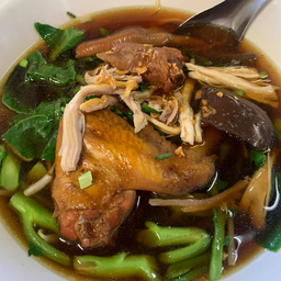 ก๋วยเตี๋ยวปีกไก่ตุ๋น