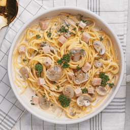 สปาเก็ตตี้ไวท์ซอสครีมเห็ดแชมปิยอง+แฮม