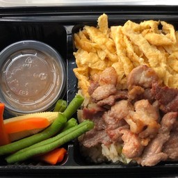 ข้าวผัดน้ำพริกกะปิ+หมูทอด