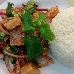 ข้าวยำหมูกรอบ