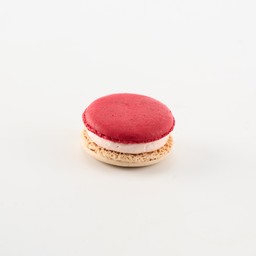 Strawberry & Cheese Macaron
