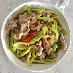 ผัดพริกหยวกหมู (กับข้าว)